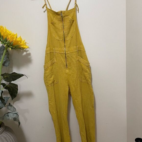Pilcro by Anthropologie Gauzey
Painters Overalls
Size 31
$128 - Picture 5 of 12